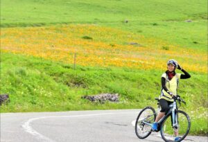 信州の高原花畑を走るサイクリング旅