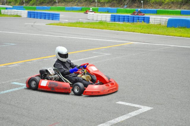 ゴーカート　赤