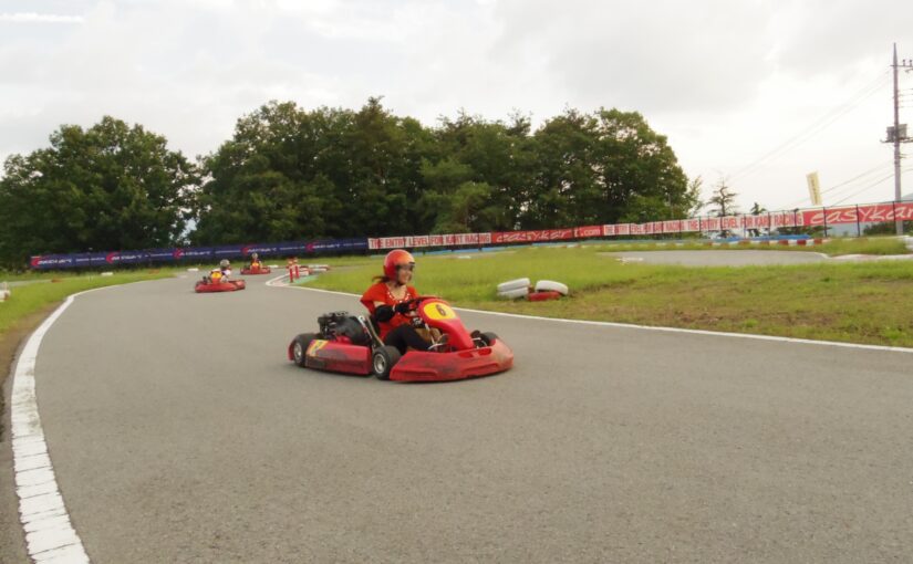 ゴーカート　赤　走行