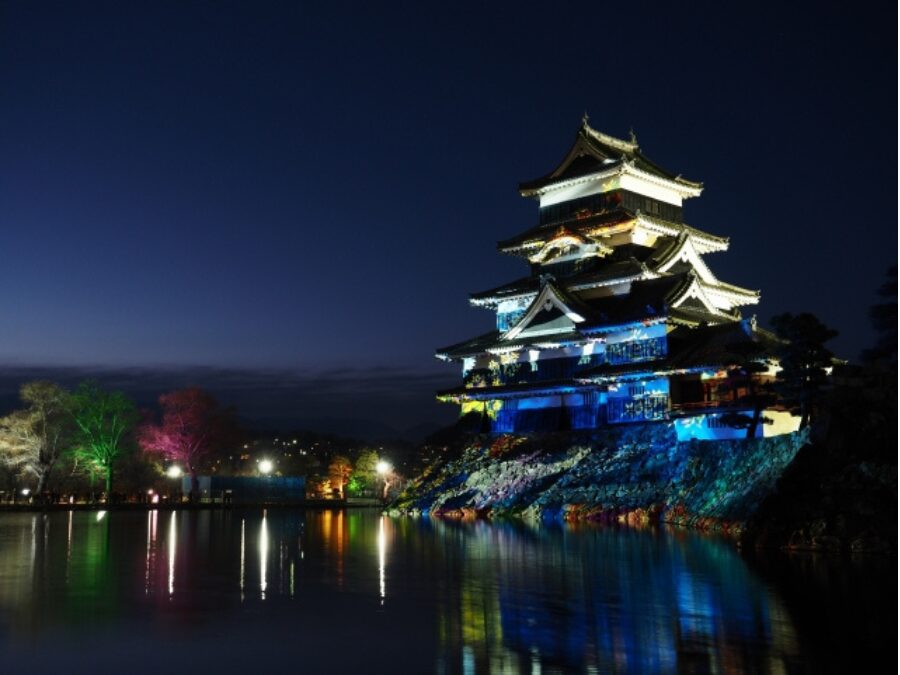 松本城　11月　イルミネーション