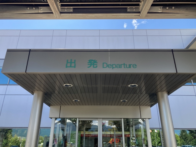 信州まつもと空港の出発ロビー入口