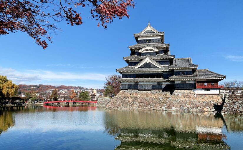 松本城　長野　紅葉