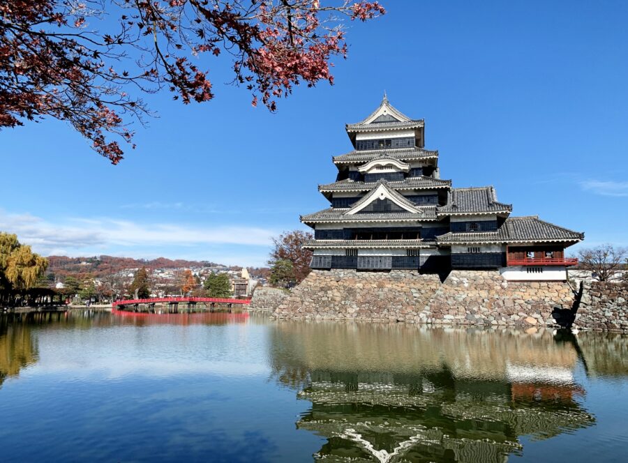 松本城　長野　紅葉