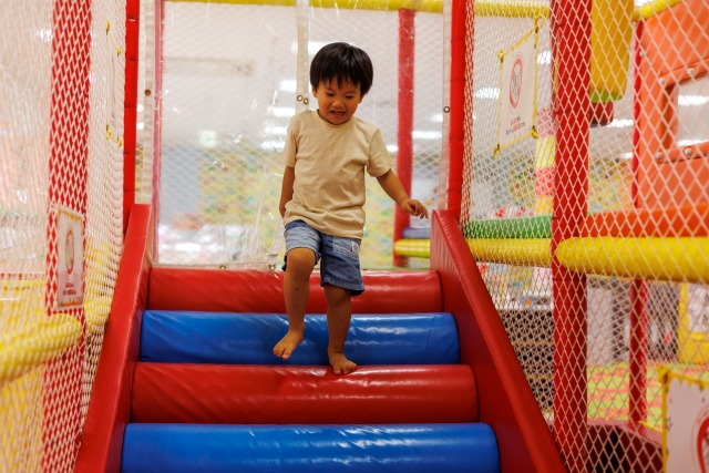 子供　屋内　室内