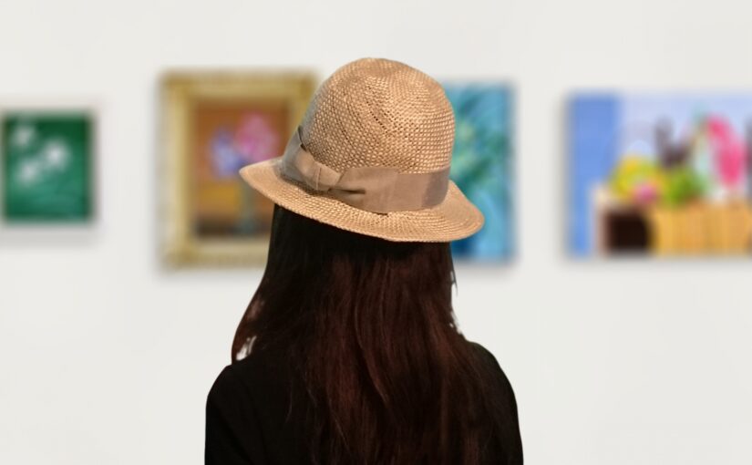美術館　女性