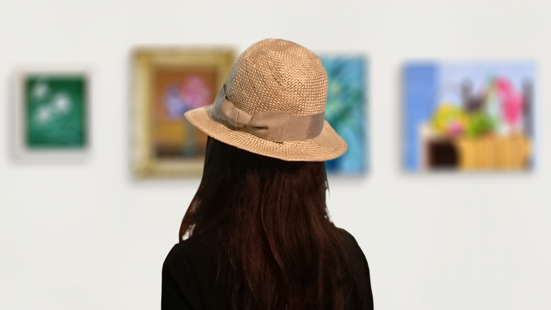 美術館　女性